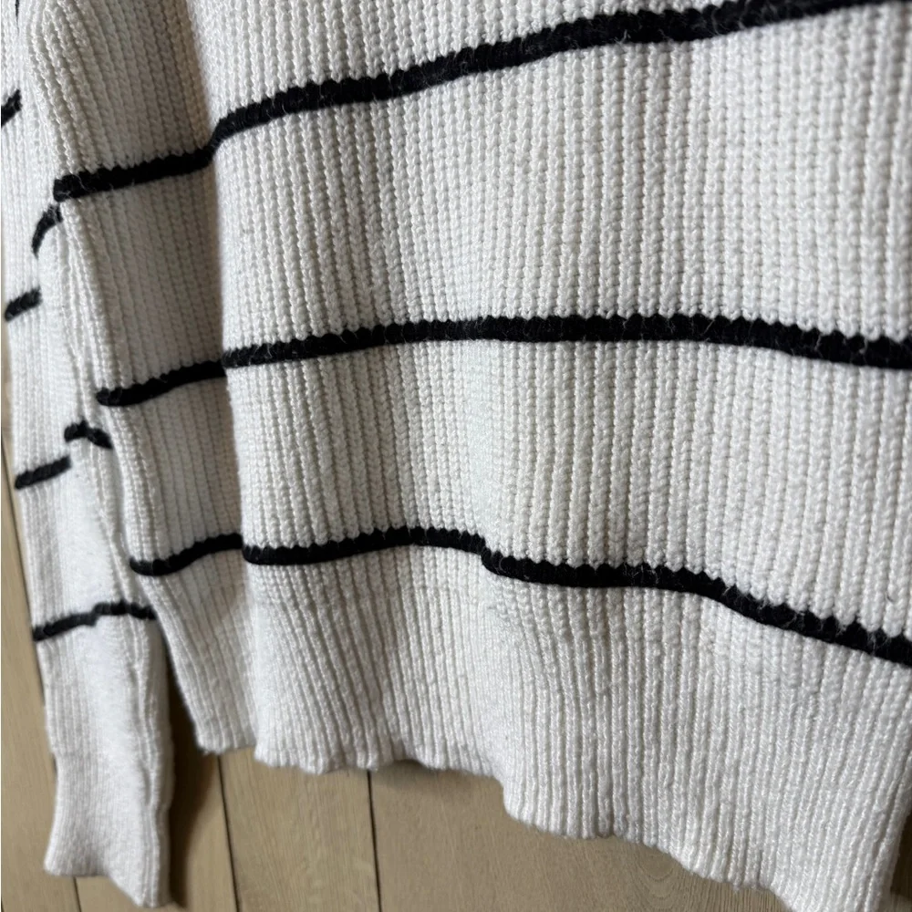 White House Black Market Sweater - Picture 9 of 9